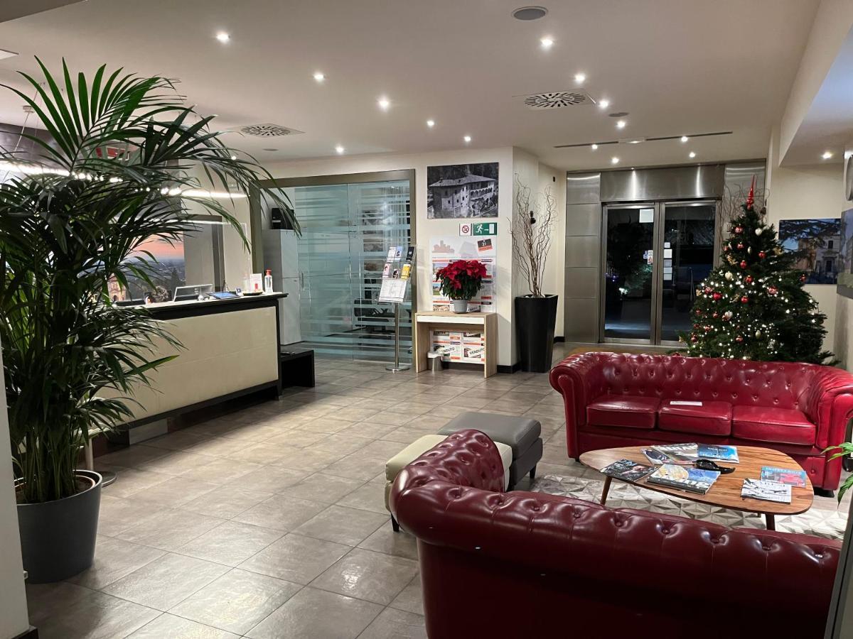 Bis Hotel Varese Bagian luar foto
