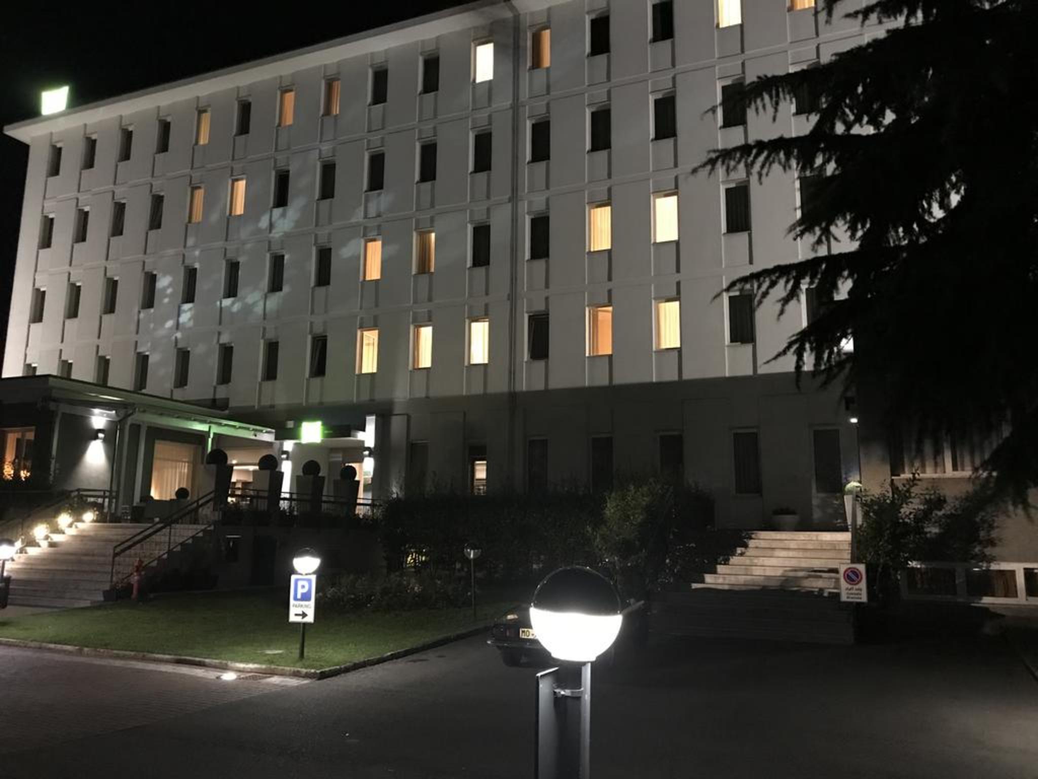 Bis Hotel Varese Bagian luar foto