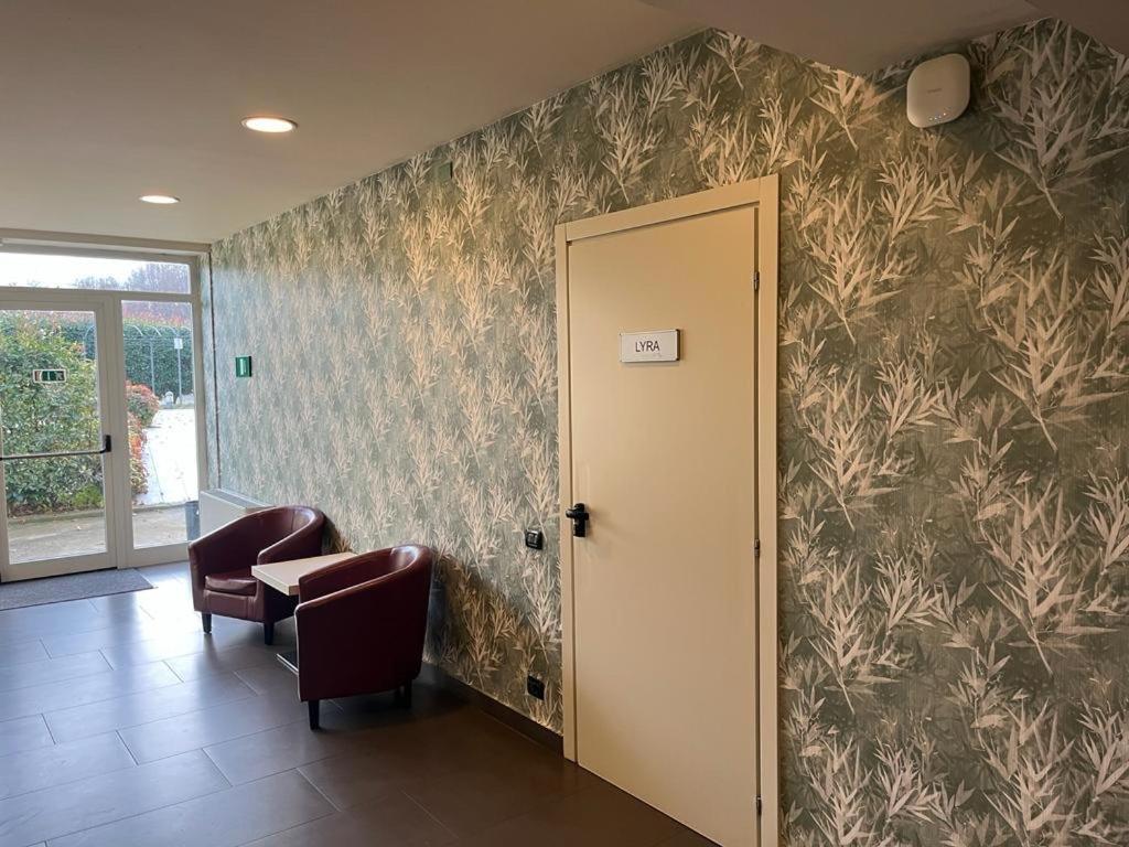 Bis Hotel Varese Bagian luar foto
