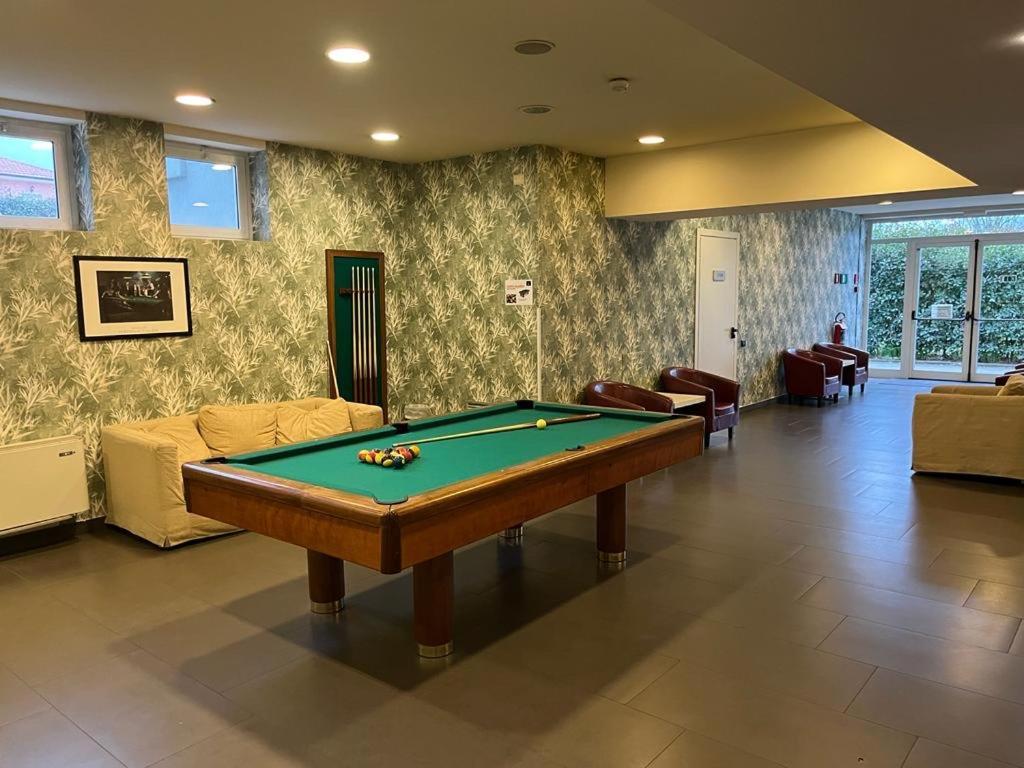 Bis Hotel Varese Bagian luar foto