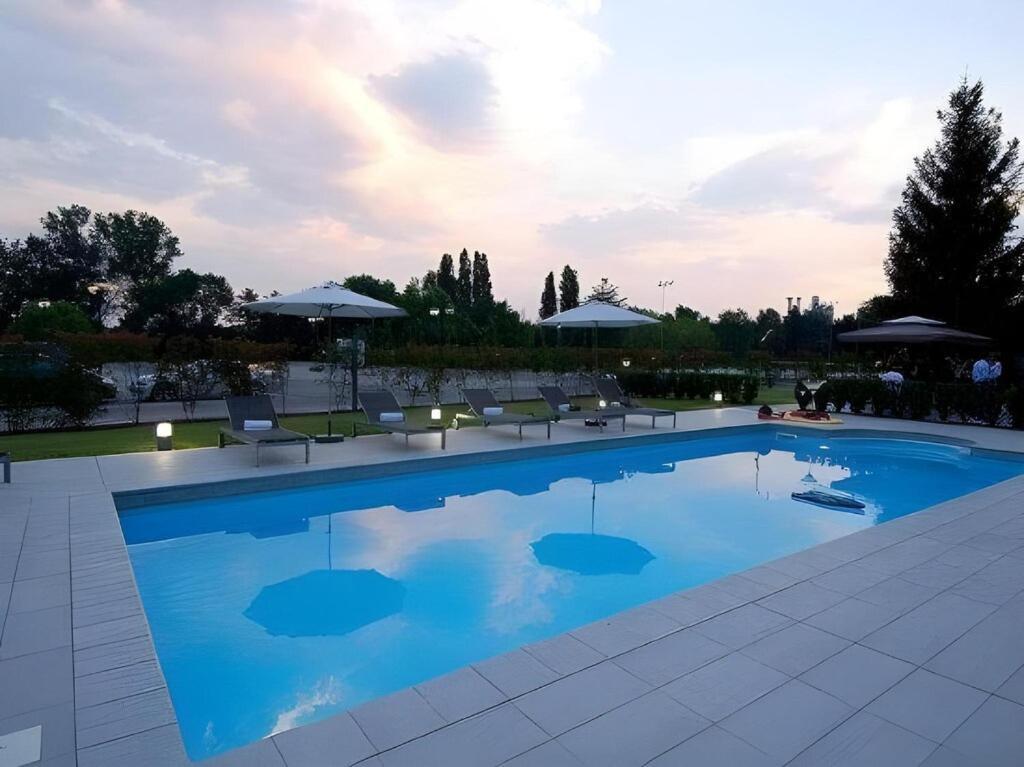 Bis Hotel Varese Bagian luar foto
