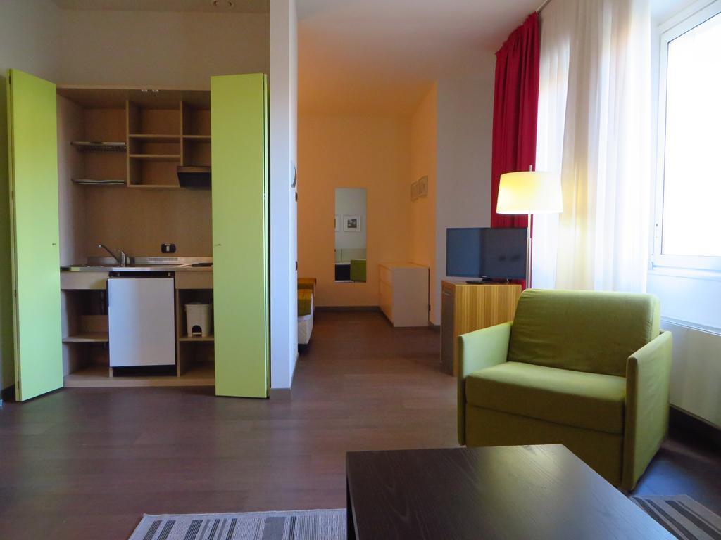 Bis Hotel Varese Bagian luar foto