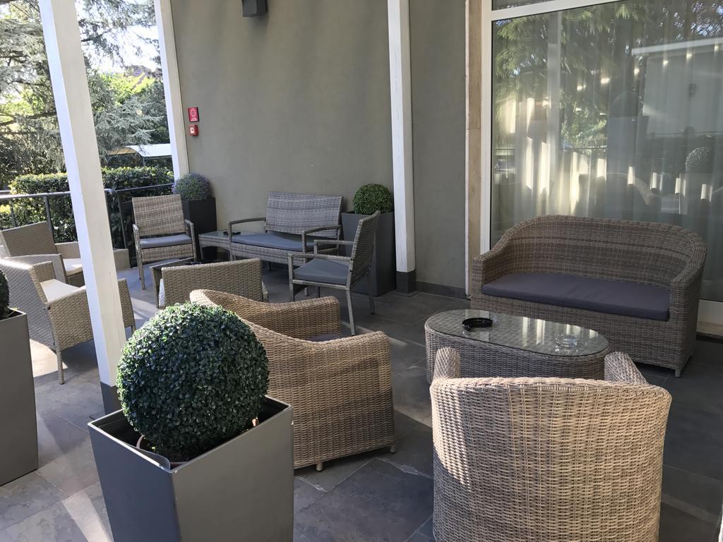 Bis Hotel Varese Bagian luar foto