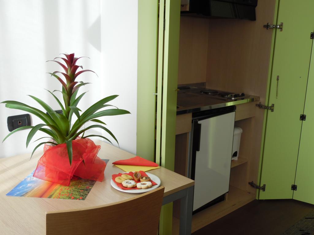 Bis Hotel Varese Bagian luar foto