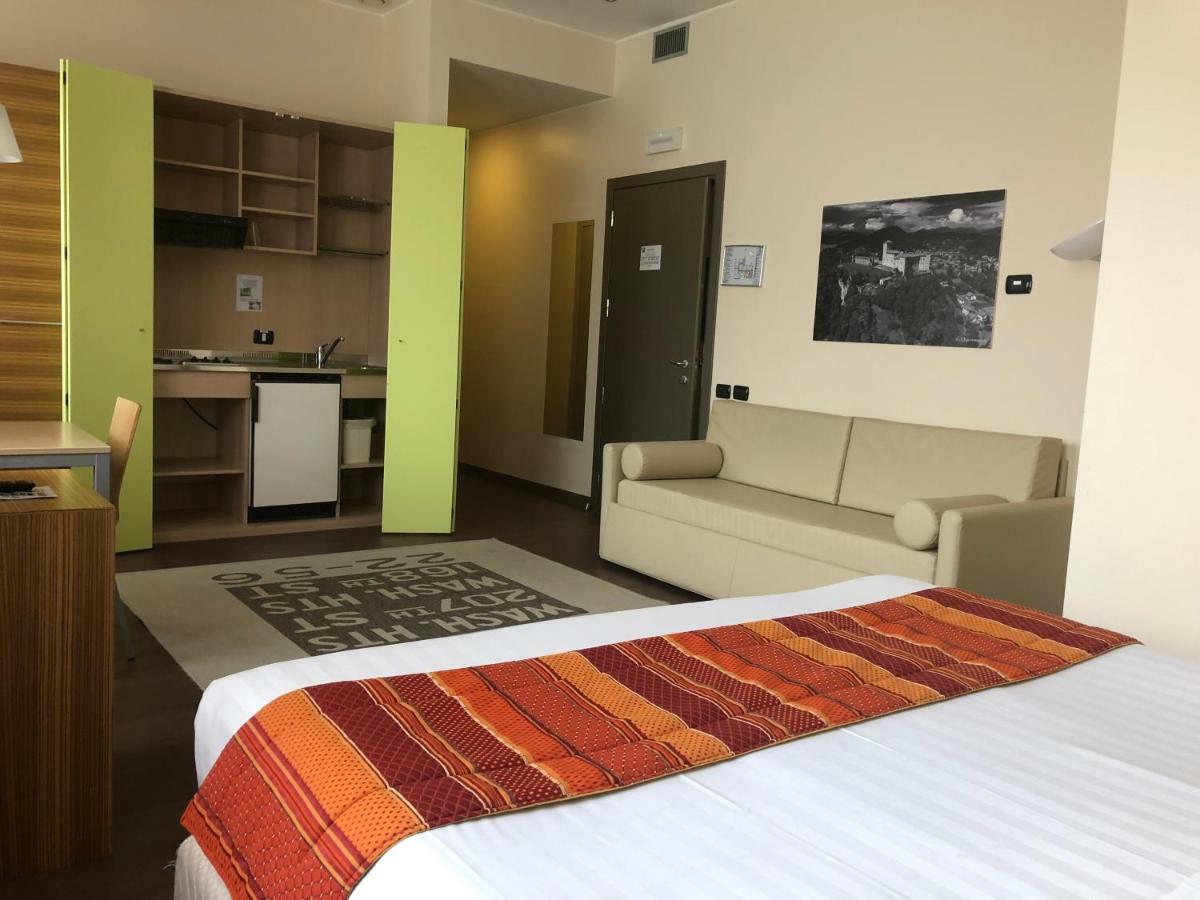 Bis Hotel Varese Bagian luar foto