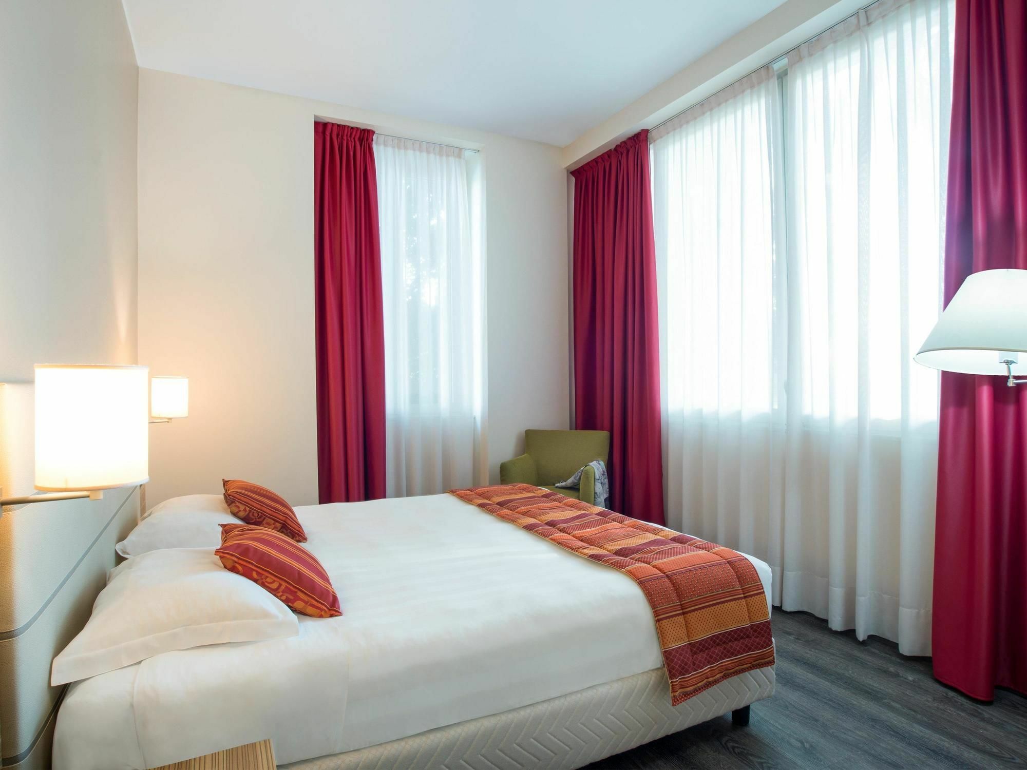 Bis Hotel Varese Bagian luar foto